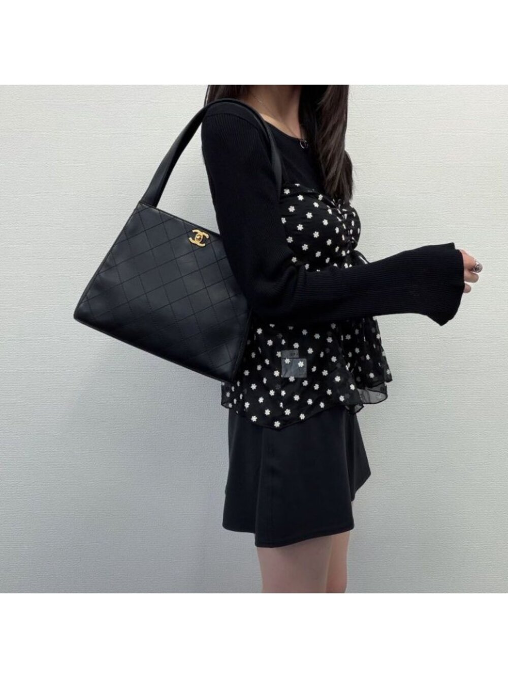 Chanel CC Logo Quilted Tote Black Leather No 5 Vintage - Picture 2 of 16